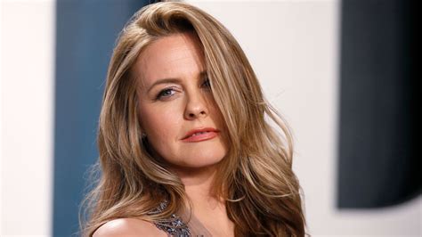 alisha silverstone nude|Clueless star Alicia Silverstone poses naked for PETA